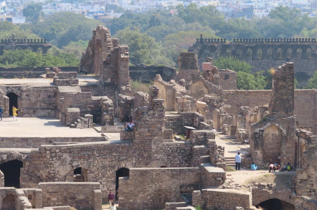 A guide book and a&nbsp;map